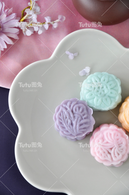 上面是彩色的月饼盘