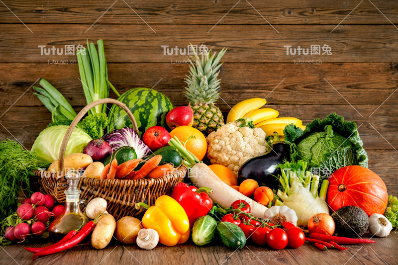 各种新鲜水果和蔬菜