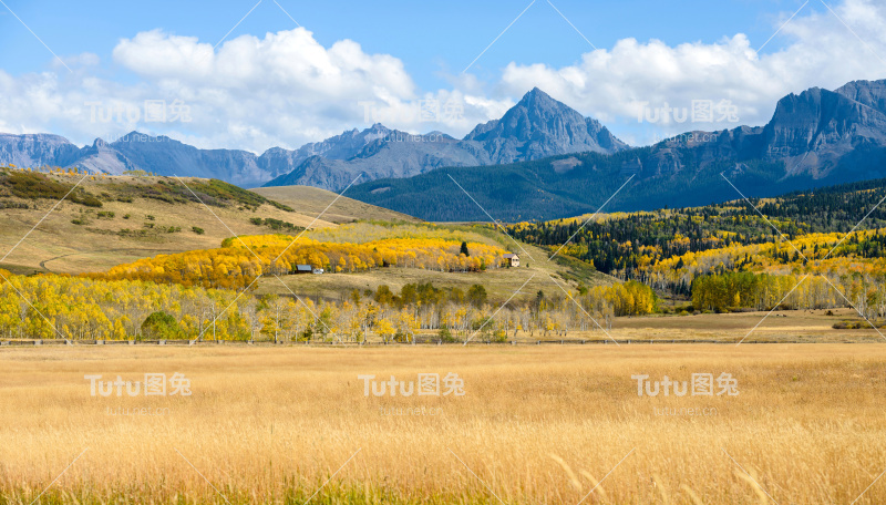 斯奈费尔斯山秋季山谷全景