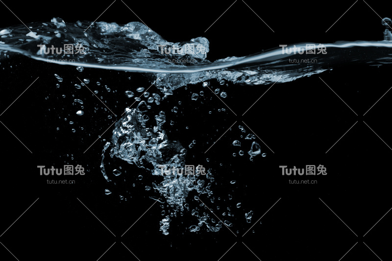 黑水上的水