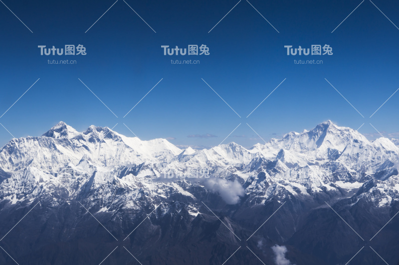 珠穆朗玛峰和马卡鲁的鸟瞰图