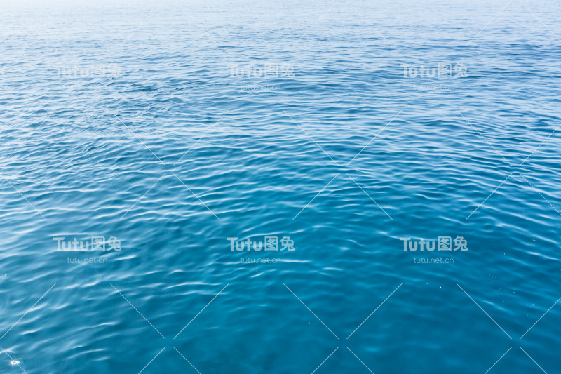 地中海沿岸的清澈海水