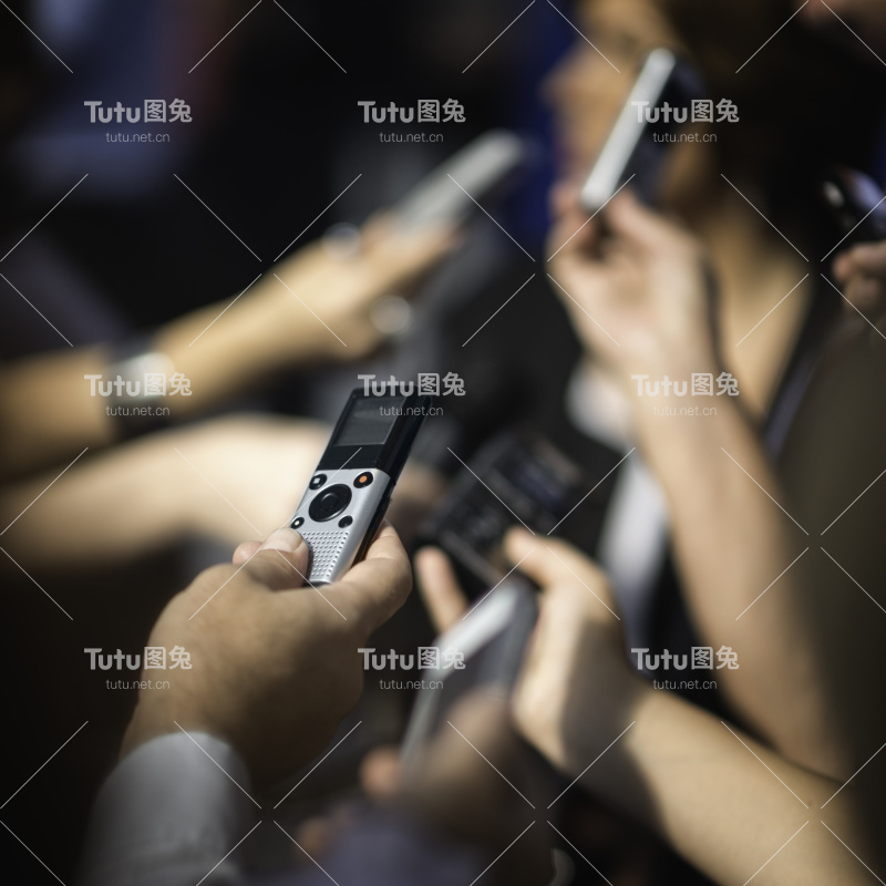 媒体的狂热