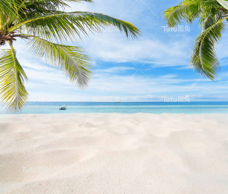 夏日热带海滩和蓝天背景