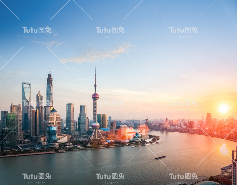 夕阳下的上海