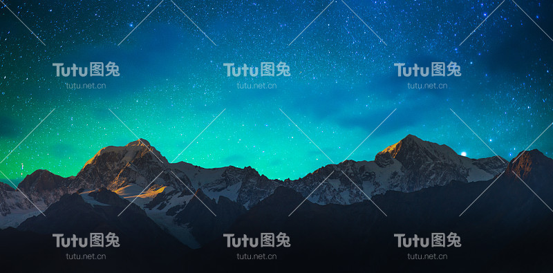 新西兰库克山风景优美，有银河