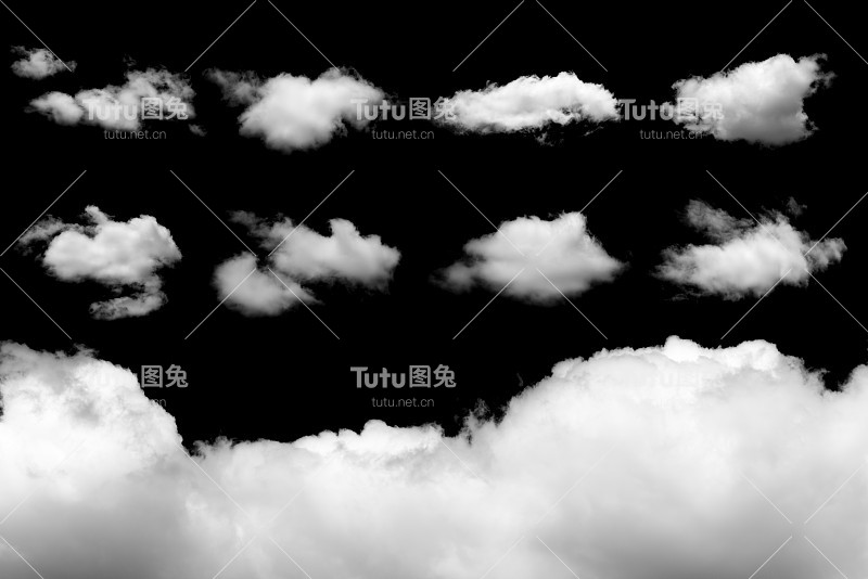 一组孤立的云在黑色
