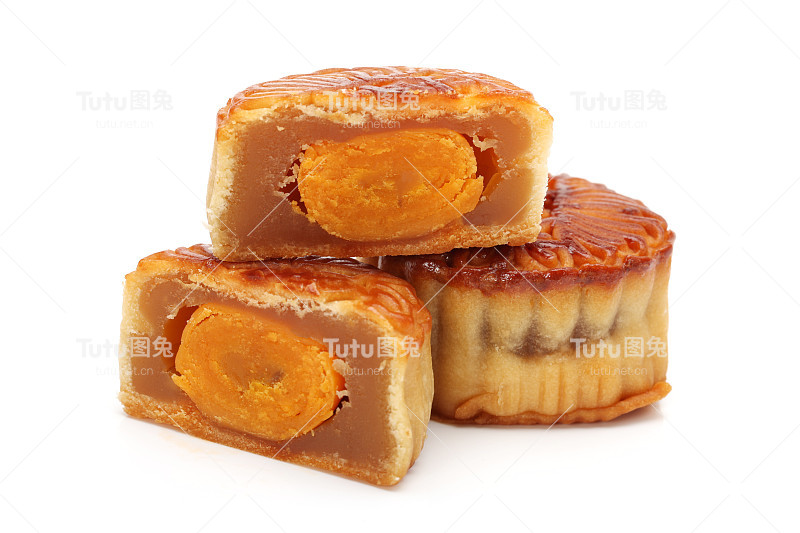 白色背景上的圆圆的中国月饼