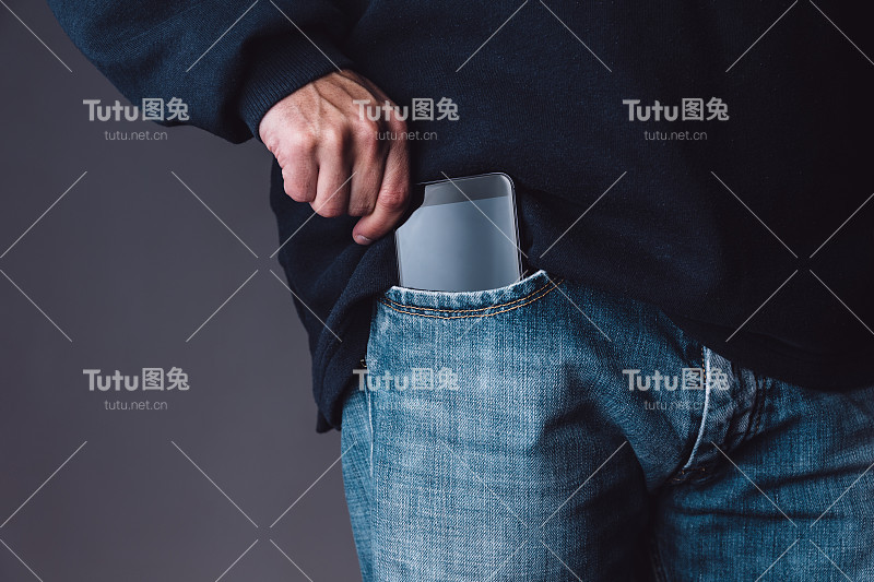 口袋里的手机