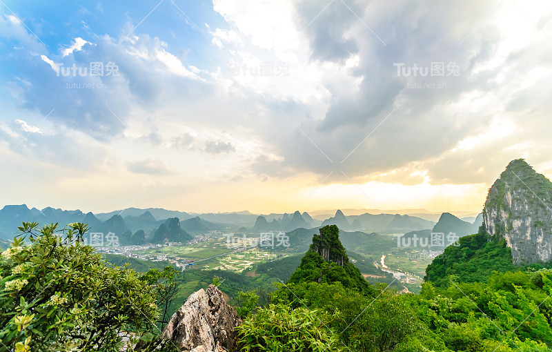 阳朔月亮山喀斯特地貌景观