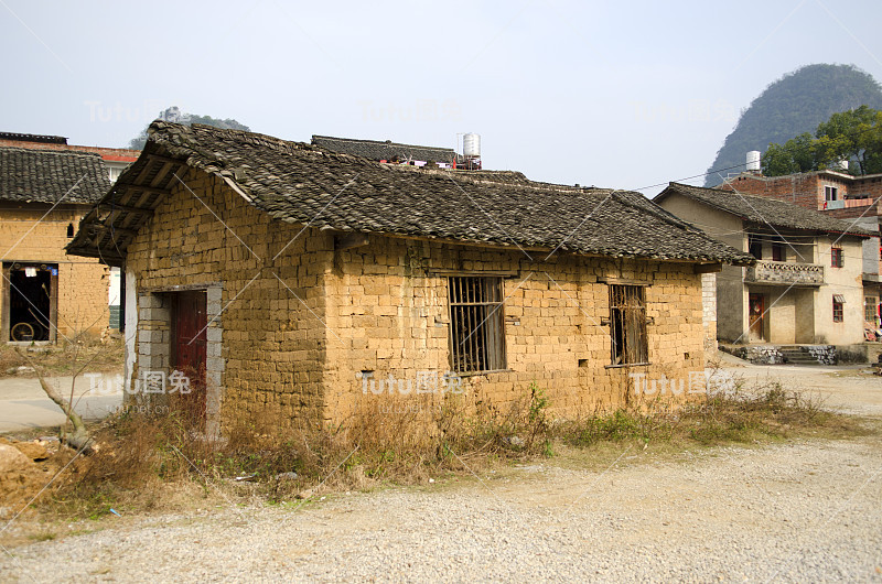 贫困——村庄里贫穷的住房