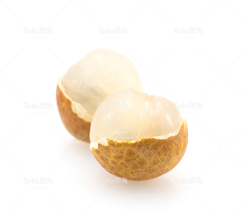 新鲜龙眼果实孤立在白色背景