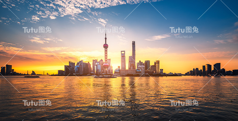 上海日出时的鸟瞰图