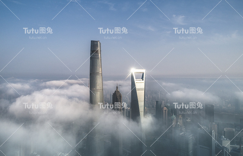 雾中的上海