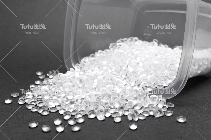 HDPE。透明的聚乙烯颗粒。塑料颗粒。塑料原料。高密度聚乙烯(PE-HD)， PE-LD。IDPE。