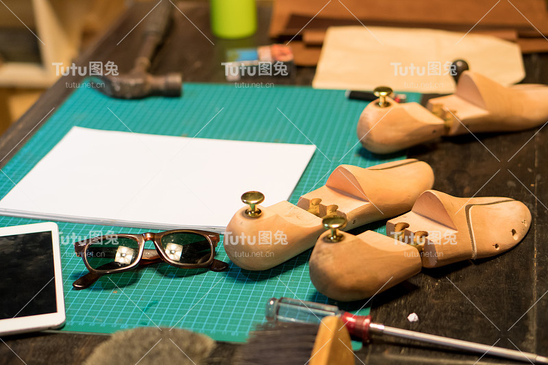 皮革制鞋工具和商店