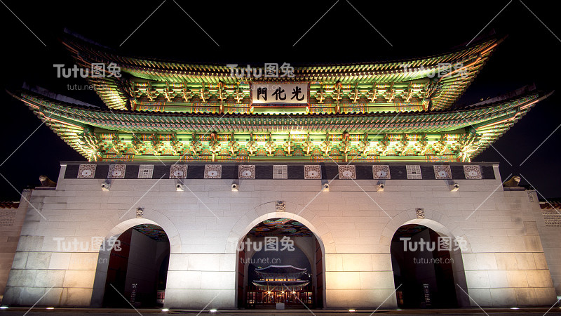 2018年10月28日，韩国首尔:光华门(门)夜景