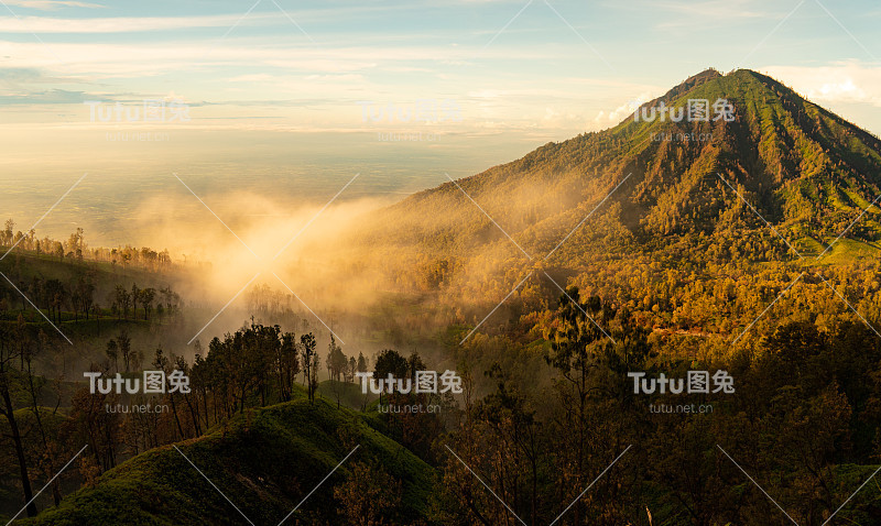 伊真山周围神秘而情绪化的景色