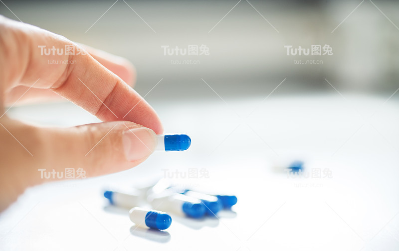 每天早上服用一颗