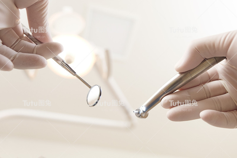 日本牙科诊所的牙科护理图片