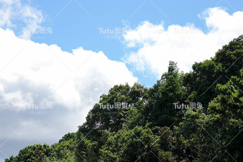 日本千叶县樱花市夏日的天空，云朵和蓝天