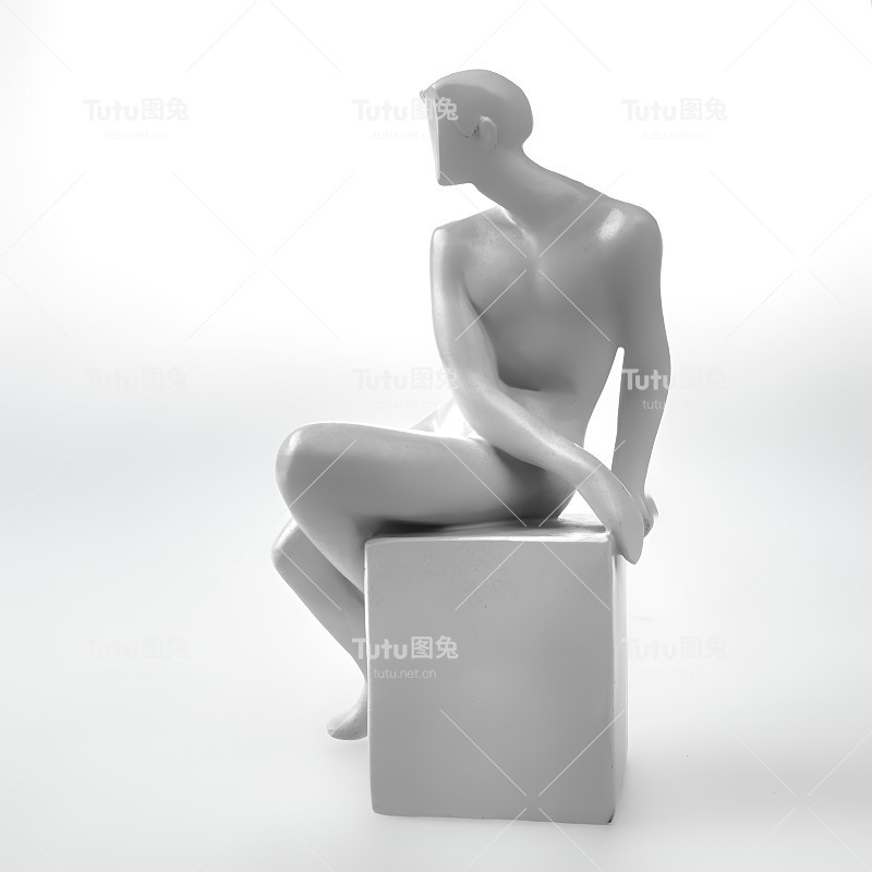 没有面部男性人体模型坐在街区