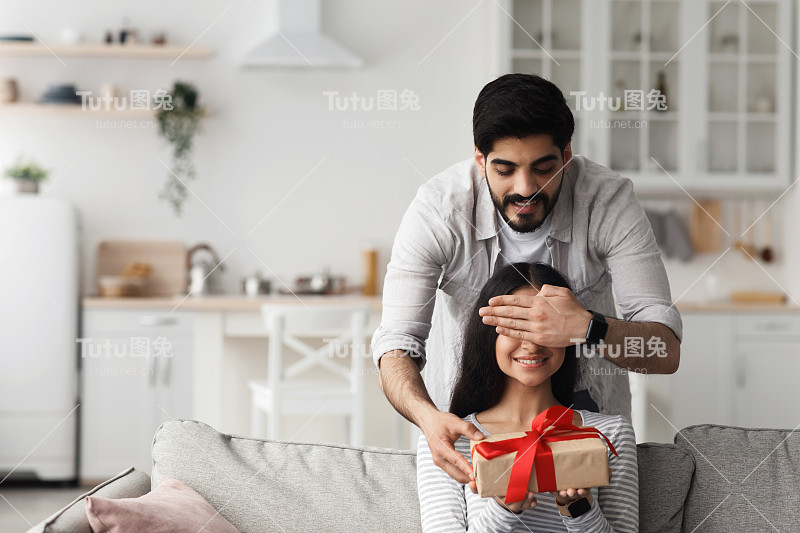 生日、纪念日、情人节和家庭假日的惊喜，covid-19