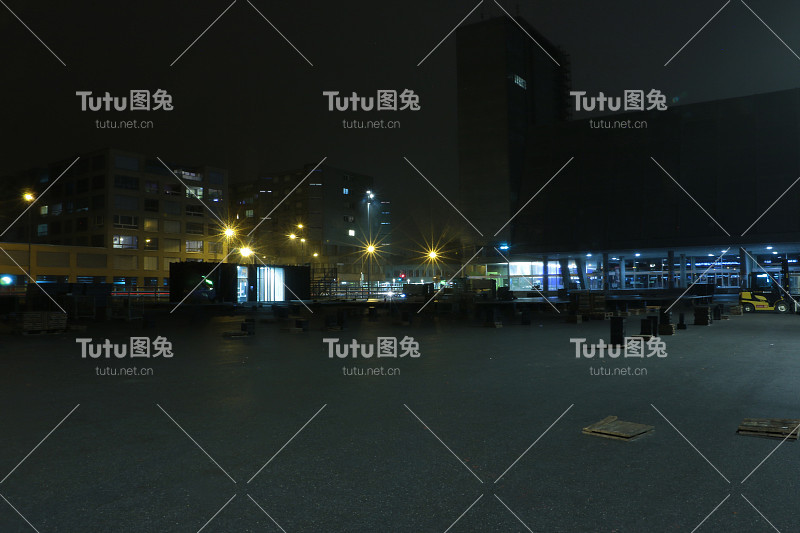 夜晚的城市广场