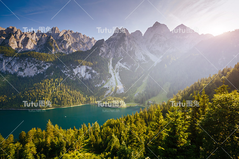 位置:奥地利北部高山湖Vorderer Gosausee。