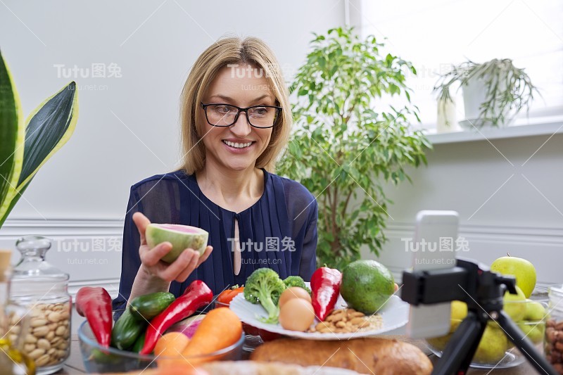 健康食品，蔬菜，水果，坚果，鸡蛋，谷物