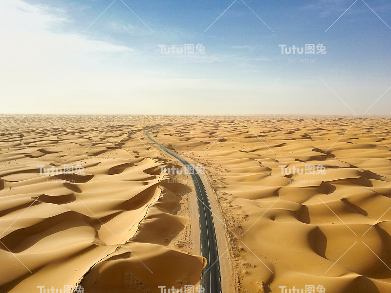 道路与沙丘
