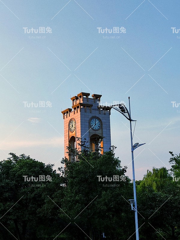 西南财经大学的钟楼