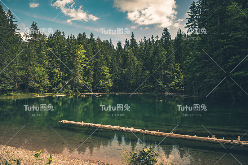 风景区绿松石高山湖