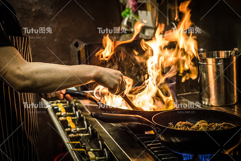 火与中国厨师