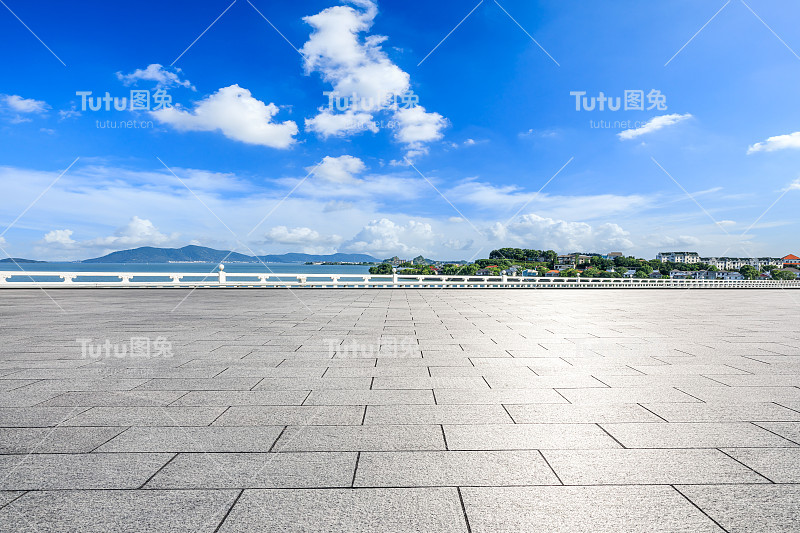 城市广场和大海的背景