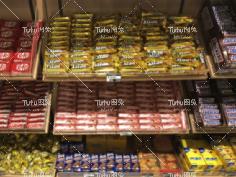 超市里摆满了巴西品牌的甜点和巧克力