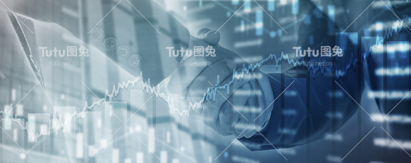 双重曝光的金融图表与股市上升线图和商人握手的背景