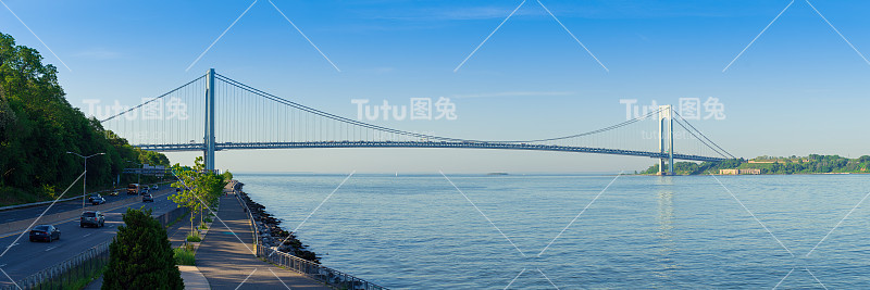 维拉萨诺狭窄大桥，步行街和纽约港的早晨，纽约市，美国。