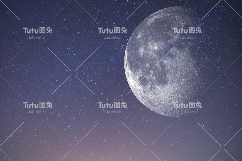 四分之三的月亮