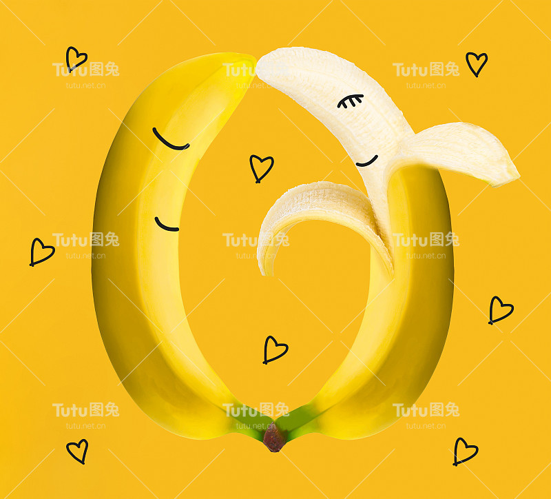 两根香蕉，夫妻二人的爱情就以红心为背景