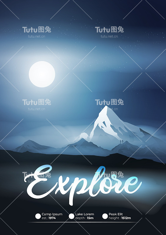 在满月的夜晚和徒步旅行者，登山者一起爬山
