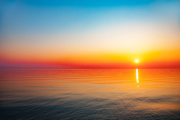 海上日出