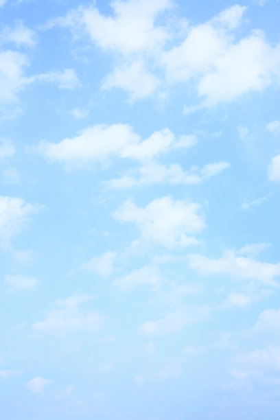 浅蓝色的春天天空