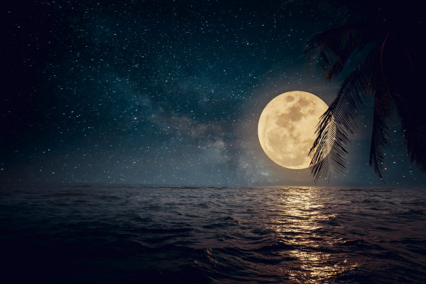 夜晚美丽的海滩