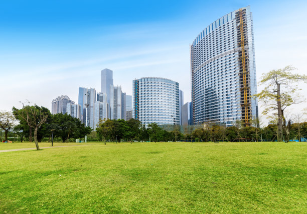 中国广州的公园绿色花园和现代城市建筑