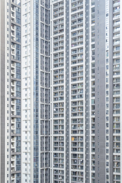 高大的住宅公寓的外观