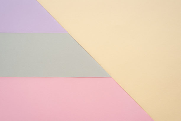 用柔和的彩色纸做成的几何构图。